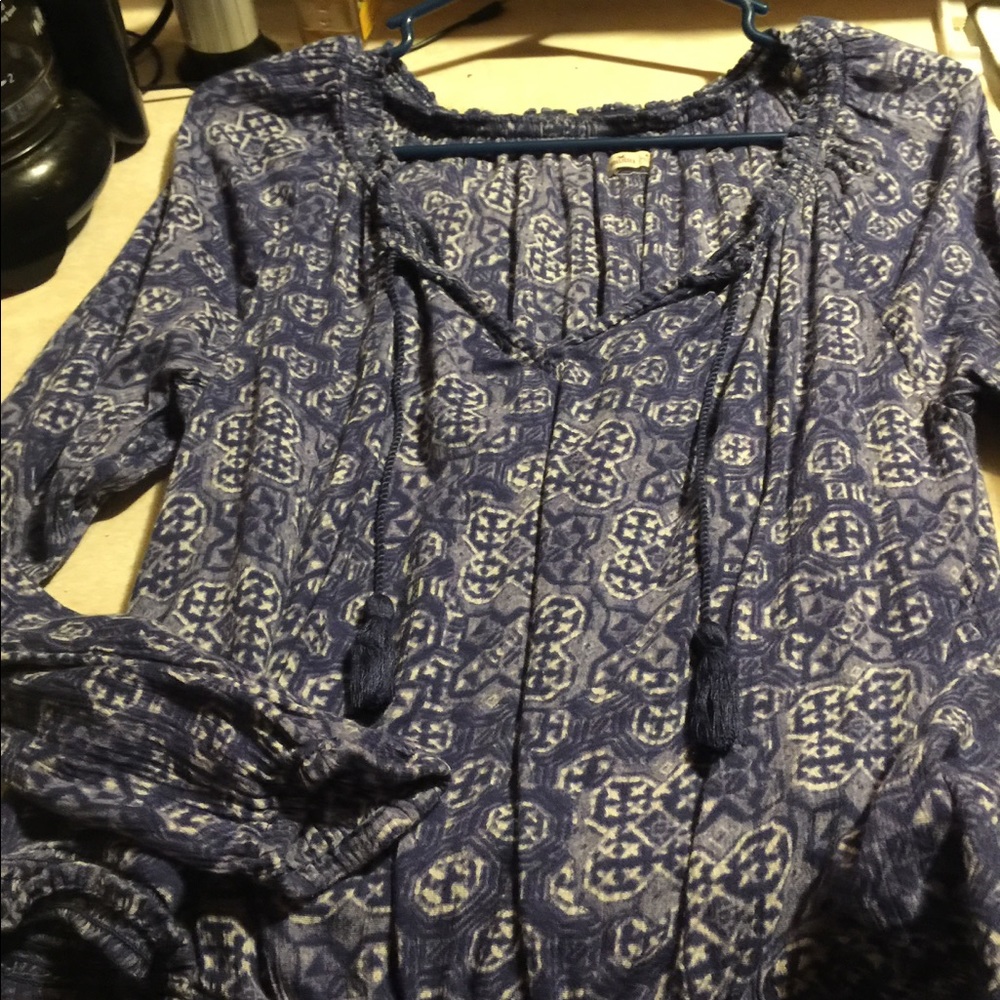 Breezy Hollister top